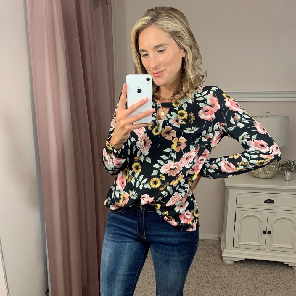 Cupcakes + Cashmere. Black Floral Long Sleeve Blouse. Small.
